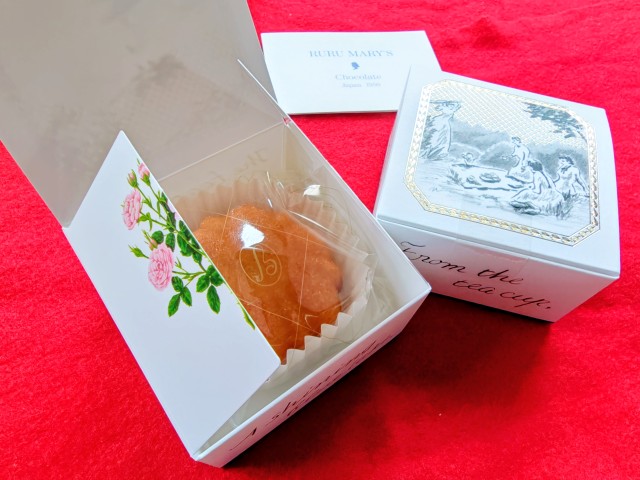 東京都渋谷区・「ルル メリー 青山通り店」ルルガトー（開けた瞬間）2