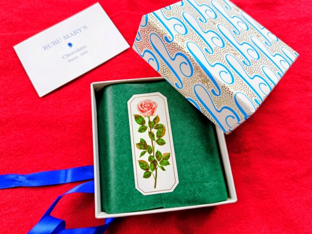 東京都渋谷区・「ルル メリー 青山通り店」ルルショコラ（開けた瞬間）