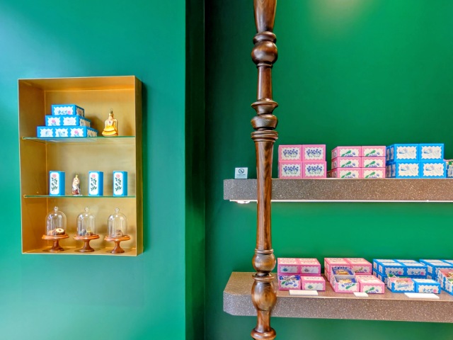 東京都渋谷区・「ルル メリー 青山通り店」店内2