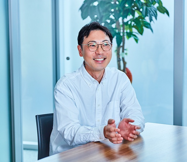 東京都渋谷区・「ルル メリー 青山通り店」ブランドリーダー兼ディレクターの小松﨑裕寿さん（画像提供：株式会社メリーチョコレートカムパニー）