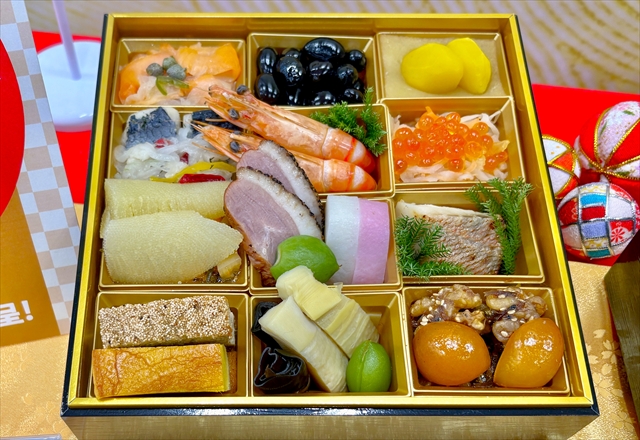 八百彦本店　おせち一段重