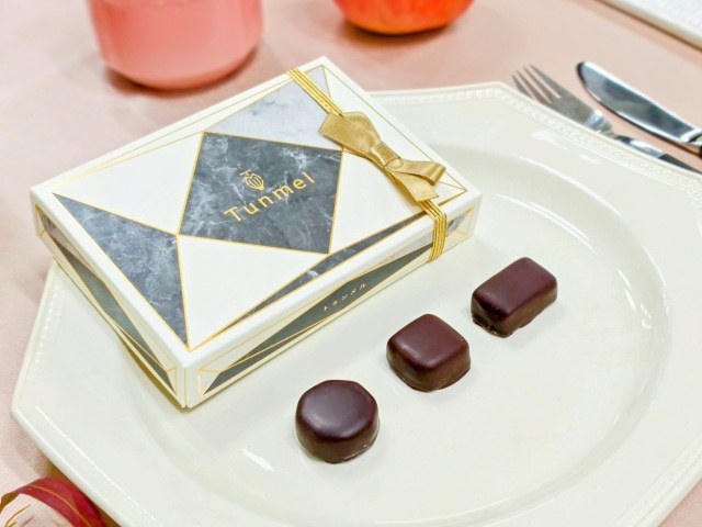 江崎グリコ「Tunmel」・ボンボンショコラ カカオセレクション新作発表会でのディスプレイ3