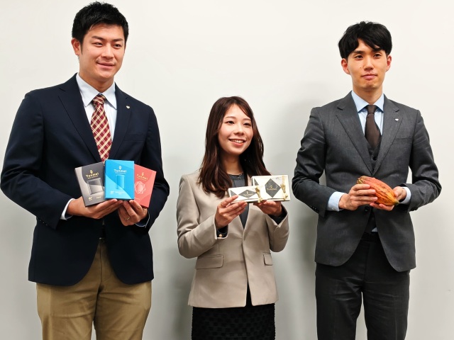 江崎グリコ「Tunmel」・ボンボンショコラ カカオセレクション新作発表会にて/左から、開発に携わった神頭渉さん、槌田智子さん、古谷正樹さん