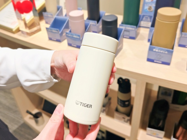 タイガー魔法瓶株式会社・「ステンレスボトル」真空断熱ボトル MMP-W021/W031