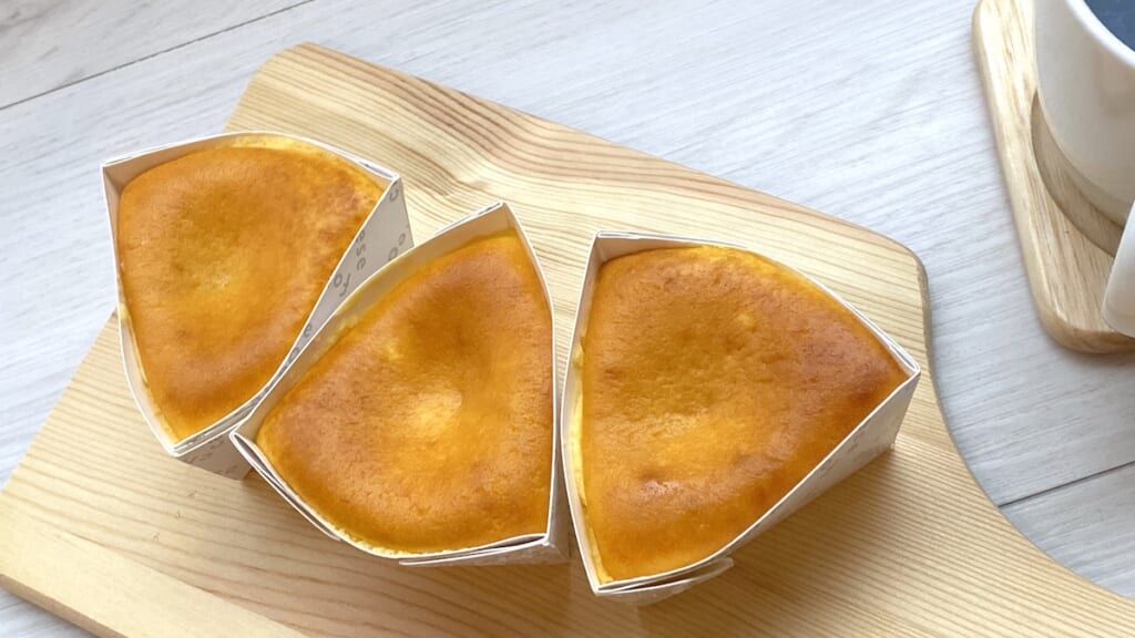 チーズフォンデュケーキ｜フェルム ラ・テール 美瑛　3つ並べたところ