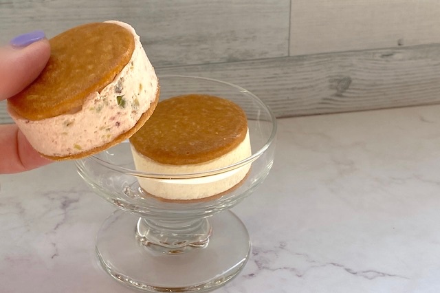 北のごちそう「バターチーズサンド」フェルム ラ・テール 美瑛 　ガラスの器