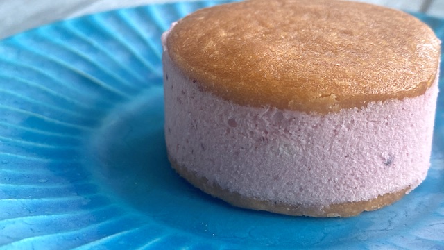 ハスカップとホワイトチョコレート 北のごちそう「バターチーズサンド」フェルム ラ・テール 美瑛 