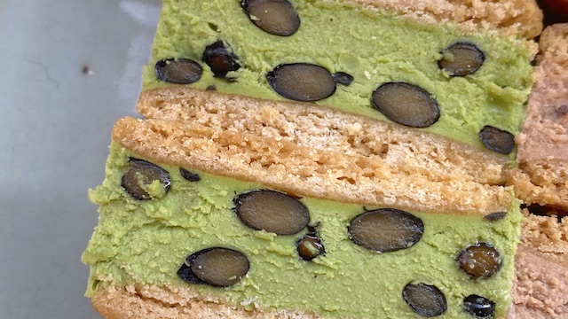 抹茶と黒千石 北のごちそう「バターチーズサンド」フェルム ラ・テール 美瑛 