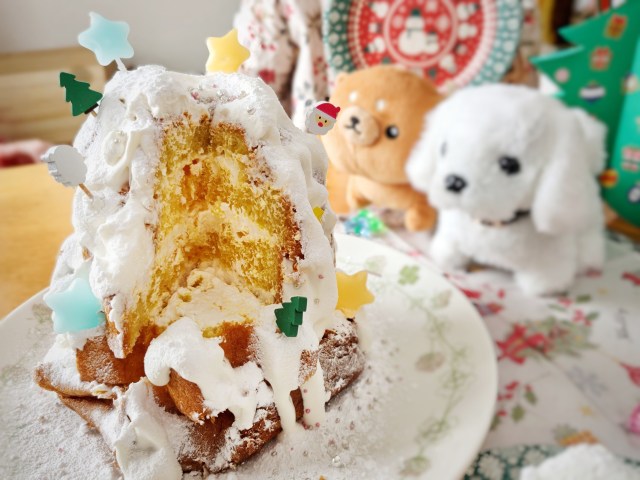 ベーカリー「DONQ（ドンク）」イタリア伝統発酵菓子「パンドーロ」・ケーキカット3