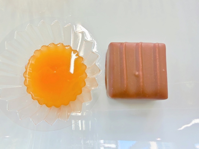 はちみつ専門店「ラベイユ」2026年バレンタイン限定「はちみつボンボンショコラ」スペイン産アーモンドのはちみつ<ミルク>