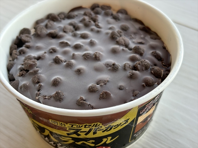 明治 エッセル スーパーカップ 大人ラベル とことんショコラ 天面