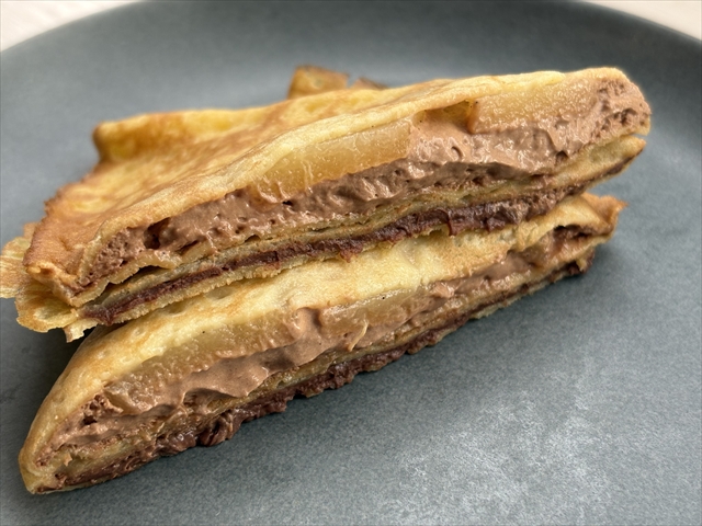 ショコラと洋梨のクレープ断面