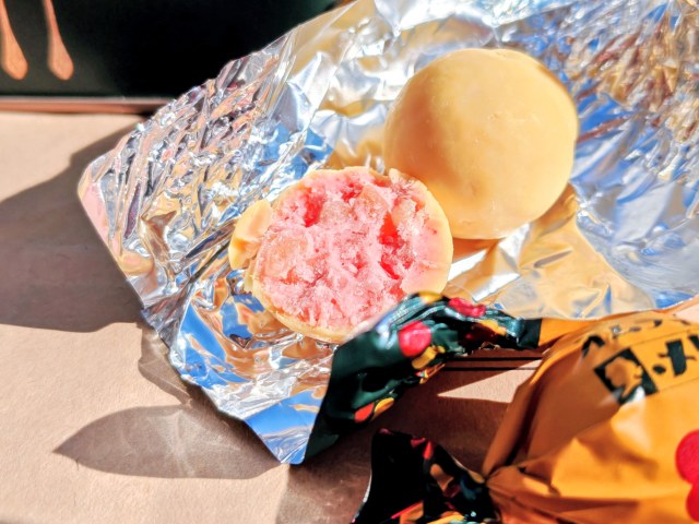 メリーチョコレート・（2026年バレンタイン）はじけるキャンディチョコレート。「オムライス缶」断面