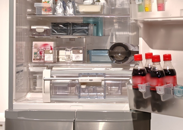 ライフソリューションブランド「KEYUCA」 2026年2月4日(水)2026年春の新作発表会」整理収納アドバイザー・中山真由美さんによる新生活収納術の様子(チルド室)