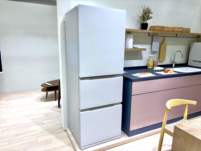 冷蔵庫　NR-C33JS2