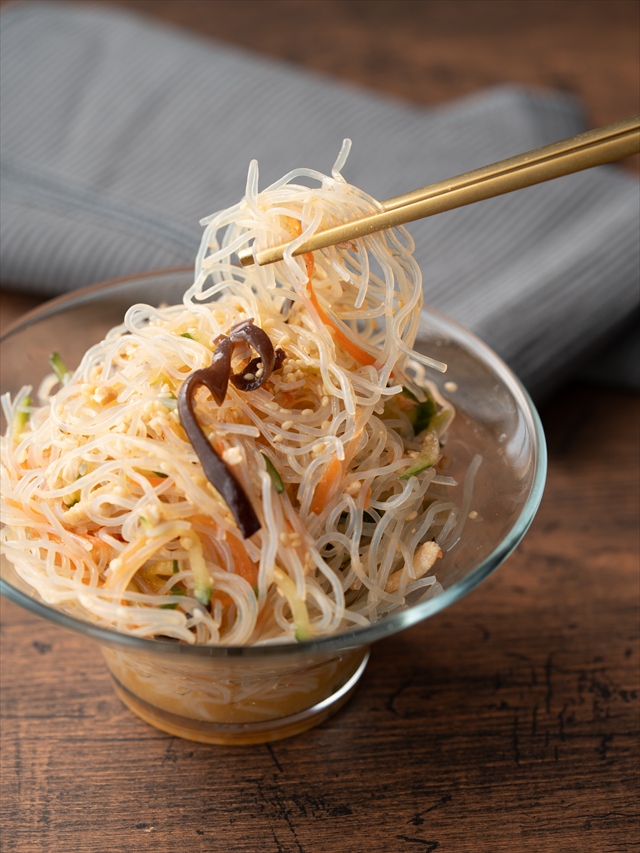 成城石井自家製 鶏肉とごまのさっぱり春雨サラダ1パック 431円