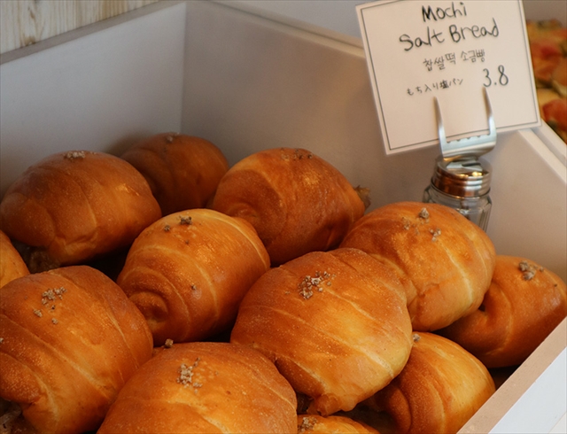 「もち塩パン」