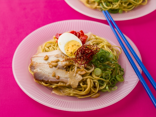 成城石井自家製 濃厚胡麻だれのしび辛麻醤麺(自家製麺使用)