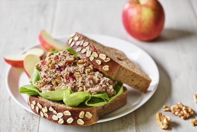 くるみとりんごのツナサラダサンド