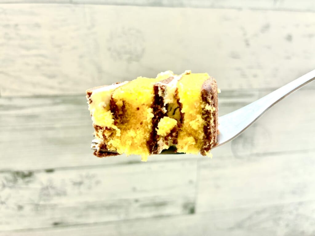 ピカチュウのロールケーキ②