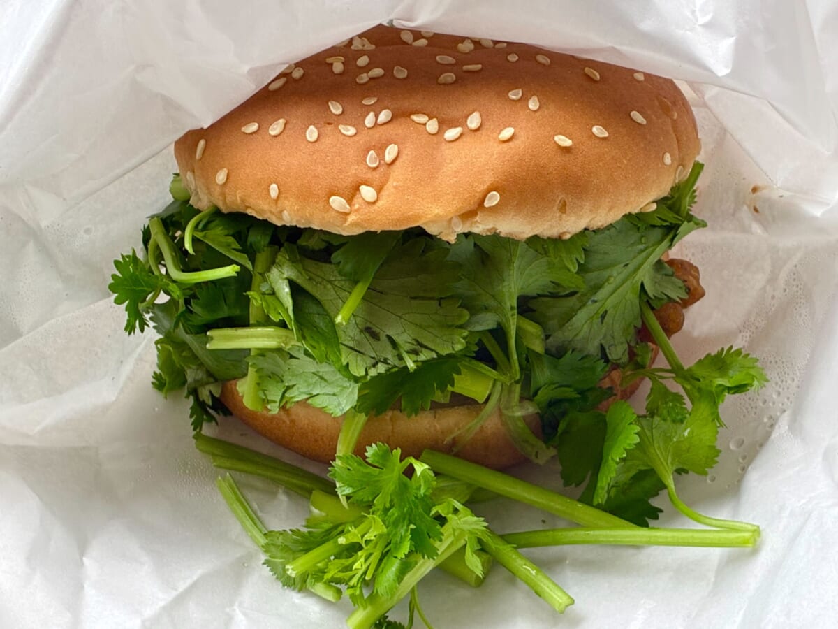 パクチーチキンバーガー　フレッシュネスバーガー