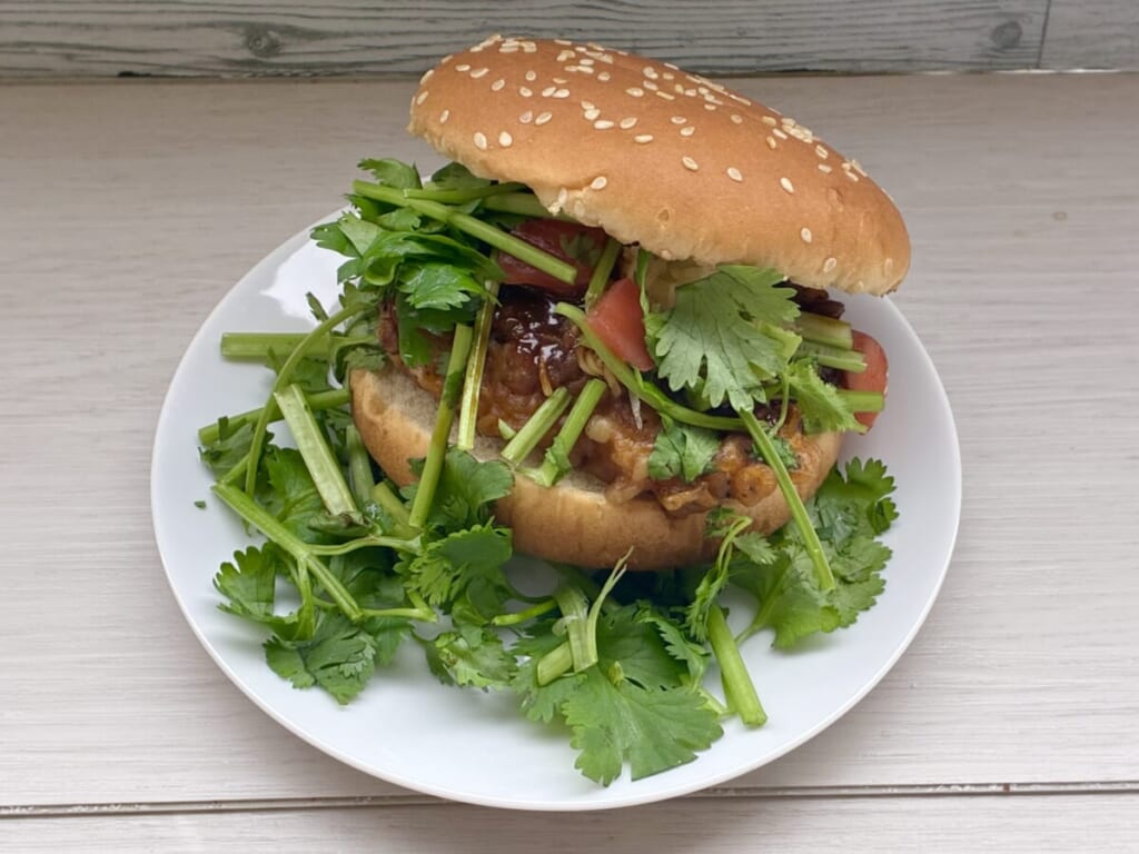 パクチーチキンバーガー　フレッシュネスバーガー　カオマンガイ