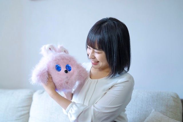 AIぬいぐるみ「KOTTI」　なでる