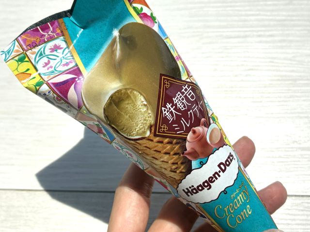 ハーゲンダッツ クリーミーコーン 鉄観音ミルクティーのパッケージ