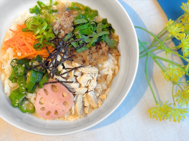 成城石井自家製 冷やし鶏出汁茶漬け（もち麦入り）
