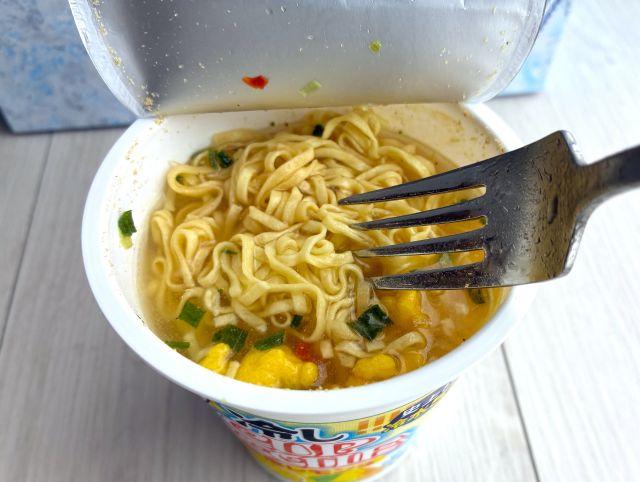 冷しカップヌードル「鶏塩レモン味」の中身