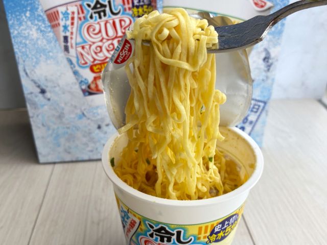 冷しカップヌードル「鶏塩レモン味」の中身