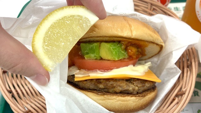 アボカド タコスバーガー　レモン
