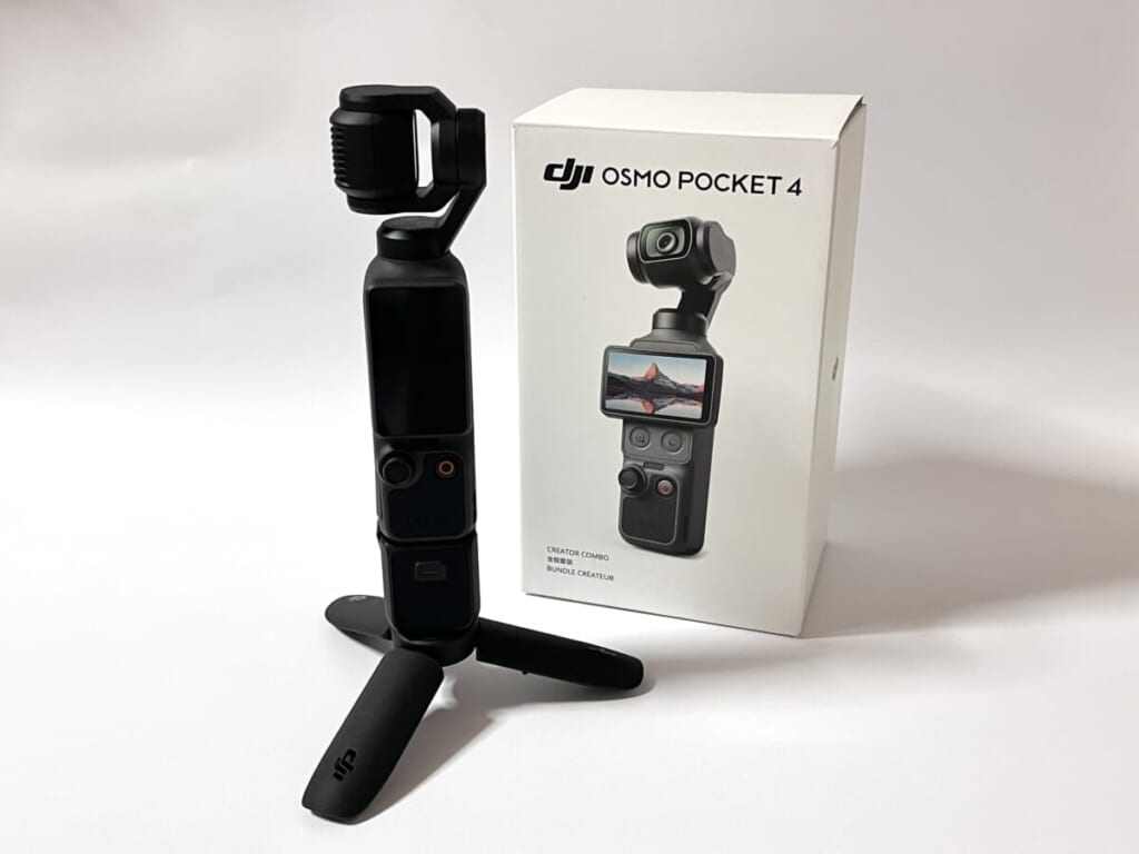 ミニ三脚を取り付けたDJI Osmo Pocket 4