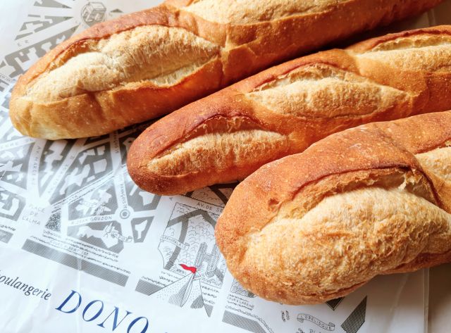 ベーカリー「DONQ」フランスパン