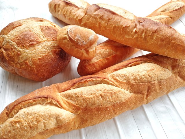 ベーカリー「DONQ」フランスパン5種類2