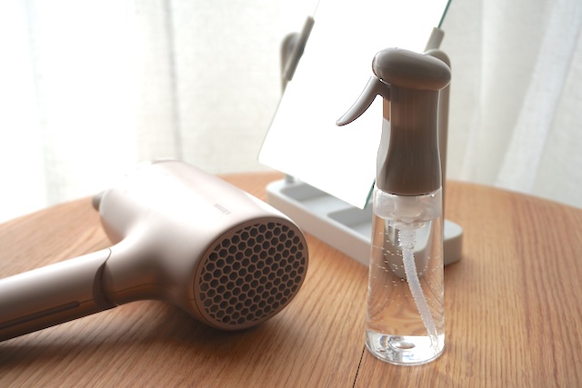 酸性水を入れたボトル