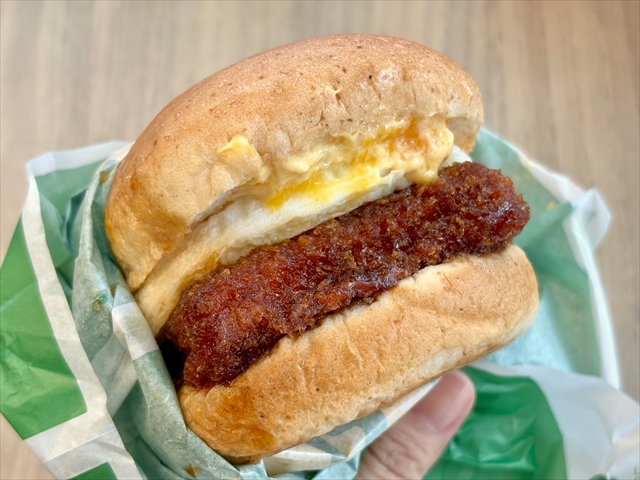 とろ~り月見和風カツバーガーこぼれタルタル