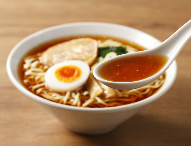 こだわりの自家製だし使用！スープのまろやかさアップ