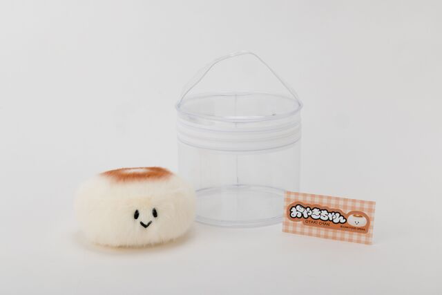 先行発売されるのは「おやきちゃん おでかけポーチセット」