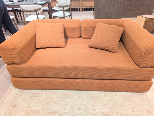 ソファーベッド　ソファー時　展示
