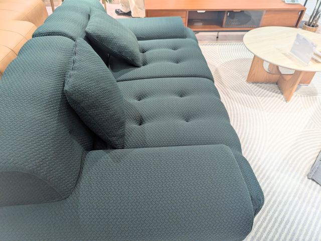ヘリンボーンフロアリラックスソファ展示